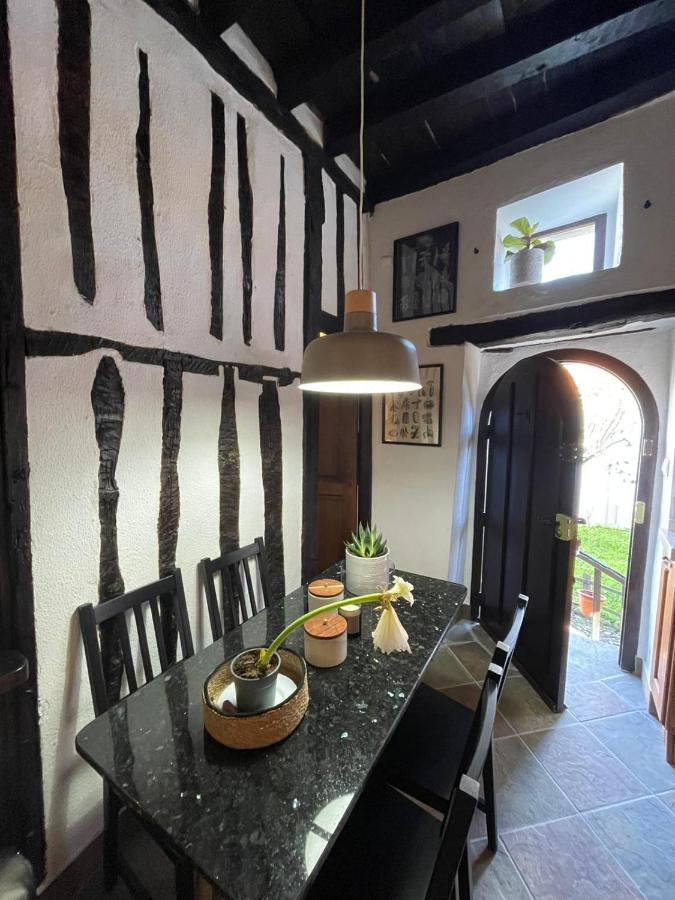 Little Tower Villa โปเตส ภายนอก รูปภาพ